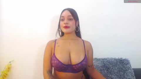 Snapshot of renatabrownn28 chatting on 07/26/26, 10:44 renatabrownn28 online show from 07/26/26, 10:44