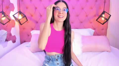 Renata Oviedo online show from 04/21/26, 11:40