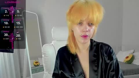 Rene online show from 11/22/25, 12:04