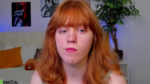 reneefoxy_ online show from 06/05/26, 07:36