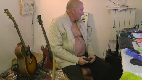 Snapshot of renefr chatting on 11/25/25, 10:10 renefr online show from 11/25/25, 10:10