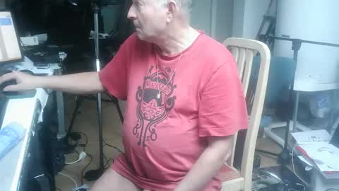 Snapshot of renefr chatting on 12/19/25, 09:38 renefr online show from 12/19/25, 09:38