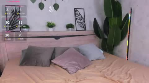 Renesmy online show from 07/25/26, 12:20