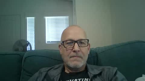 Snapshot of renewaz chatting on 02/15/26, 05:53 Renewaz online show from 02/15/26, 05:53