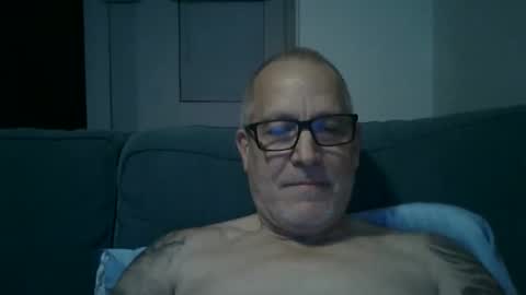 Snapshot of renewaz chatting on 03/08/26, 03:54 Renewaz online show from 03/08/26, 03:54