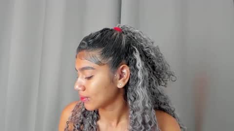 Snapshot of rennatta_sx chatting on 12/04/24, 10:57 Renata online show from 12/04/24, 10:57