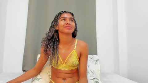 Snapshot of rennatta_sx chatting on 02/08/25, 11:01 Renata online show from 02/08/25, 11:01