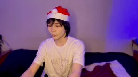 Snapshot of rennuts chatting on 12/18/24, 03:00 rennuts online show from 12/18/24, 03:00