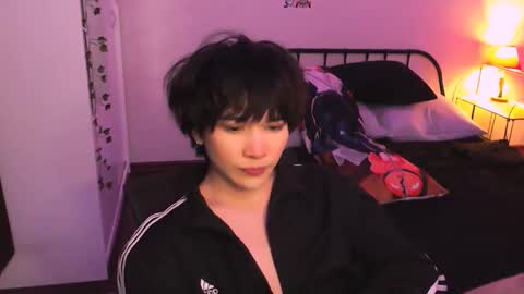 Snapshot of rennuts chatting on 10/12/25, 12:37 rennuts online show from 10/12/25, 12:37