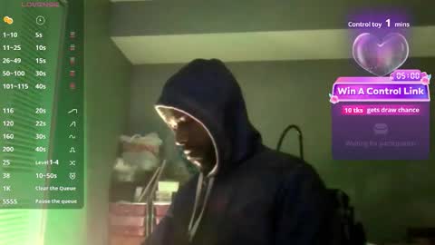 Snapshot of ressespieces25 chatting on 01/10/26, 10:06 Onny online show from 01/10/26, 10:06