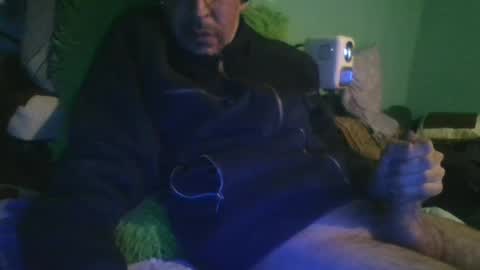 Snapshot of reyes_albert2006 chatting on 01/13/25, 11:52 reyes_albert2006 online show from 01/13/25, 11:52