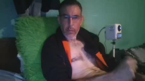 Snapshot of reyes_albert2006 chatting on 11/23/25, 11:10 reyes_albert2006 online show from 11/23/25, 11:10