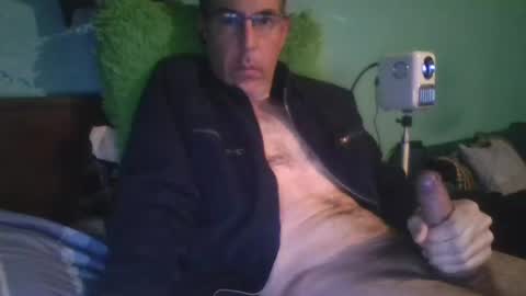 Snapshot of reyes_albert2006 chatting on 12/22/25, 06:43 reyes_albert2006 online show from 12/22/25, 06:43