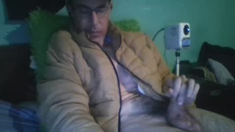 Snapshot of reyes_albert2006 chatting on 01/18/26, 10:19 reyes_albert2006 online show from 01/18/26, 10:19