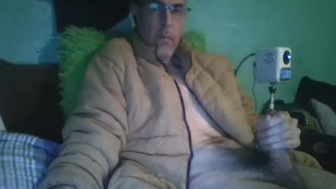 Snapshot of reyes_albert2006 chatting on 01/18/26, 10:57 reyes_albert2006 online show from 01/18/26, 10:57