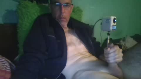 Snapshot of reyes_albert2006 chatting on 02/22/26, 10:19 reyes_albert2006 online show from 02/22/26, 10:19