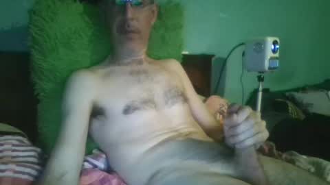 Snapshot of reyes_albert2006 chatting on 03/16/26, 04:11 reyes_albert2006 online show from 03/16/26, 04:11