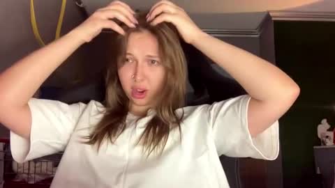 Snapshot of reynadepiro chatting on 08/09/26, 05:29 Reyna online show from 08/09/26, 05:29