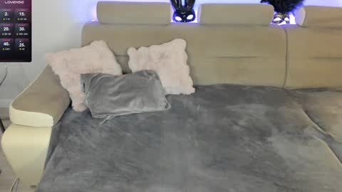 Snapshot of reynna_1 chatting on 01/19/25, 10:49 Serenna online show from 01/19/25, 10:49
