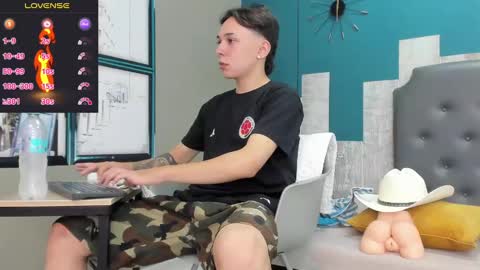 Snapshot of rhaegal_hot chatting on 12/08/24, 04:50 Rhaegal online show from 12/08/24, 04:50