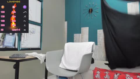 Snapshot of rhaegal_hot chatting on 12/12/24, 03:59 Rhaegal online show from 12/12/24, 03:59