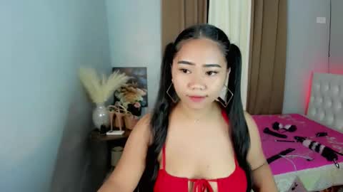 Snapshot of rhea_xoxo chatting on 05/10/26, 04:34 rhea online show from 05/10/26, 04:34