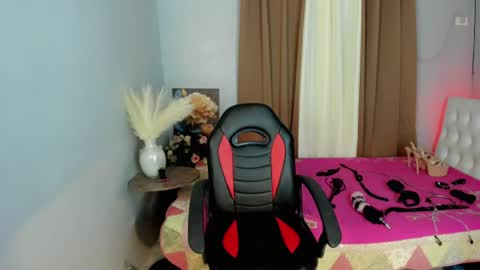 Snapshot of rhea_xoxo chatting on 06/25/26, 04:45 rhea online show from 06/25/26, 04:45