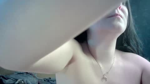 Snapshot of ria_32 chatting on 12/15/24, 07:13 ria_32 online show from 12/15/24, 07:13