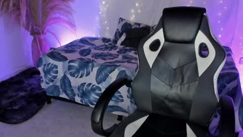 Snapshot of riana_kean chatting on 04/06/26, 04:46 RianaK online show from 04/06/26, 04:46