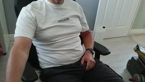 UK Straight Guy online show from 06/25/26, 09:58