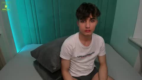 Snapshot of richard_steele_hot chatting on 12/04/25, 03:32 Richard online show from 12/04/25, 03:32