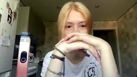 Snapshot of richellearmentrout chatting on 06/26/26, 02:10 jenny online show from 06/26/26, 02:10