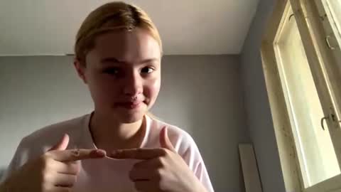 Snapshot of richellearmentrout chatting on 07/16/26, 02:23 jenny online show from 07/16/26, 02:23