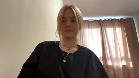 Snapshot of richellearmentrout chatting on 07/23/26, 02:59 jenny online show from 07/23/26, 02:59
