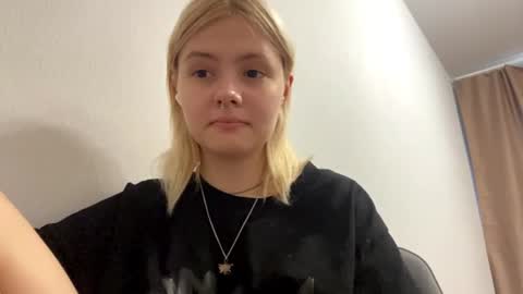 Snapshot of richellearmentrout chatting on 07/25/26, 03:09 jenny online show from 07/25/26, 03:09