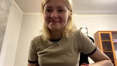 Snapshot of richellearmentrout chatting on 07/29/26, 02:26 jenny online show from 07/29/26, 02:26