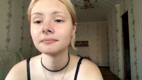 Snapshot of richellearmentrout chatting on 08/05/26, 03:59 jenny online show from 08/05/26, 03:59