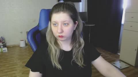 Snapshot of richemily chatting on 10/17/25, 07:00 Emily online show from 10/17/25, 07:00