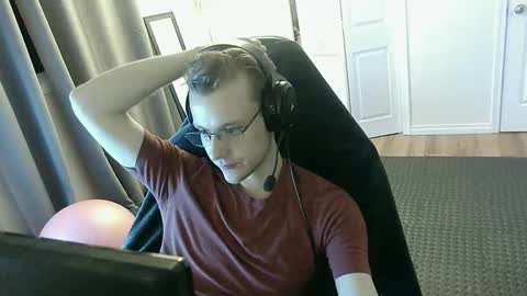 Snapshot of rickgosling chatting on 12/17/25, 12:00 rickgosling online show from 12/17/25, 12:00