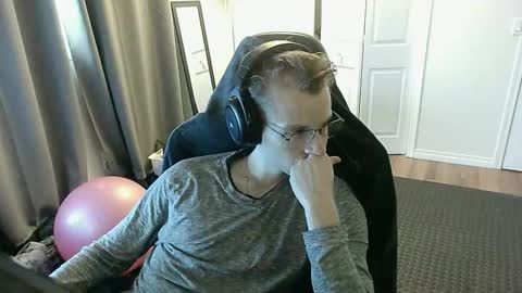 Snapshot of rickgosling chatting on 12/18/25, 04:24 rickgosling online show from 12/18/25, 04:24