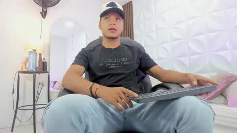 Ricky  online show from 11/23/25, 02:28