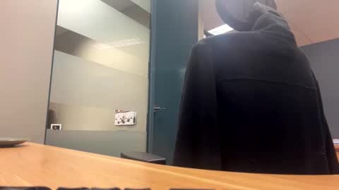 Ricoh7373 exhibitionist cum aussie thickcock online show from 04/07/26, 11:54