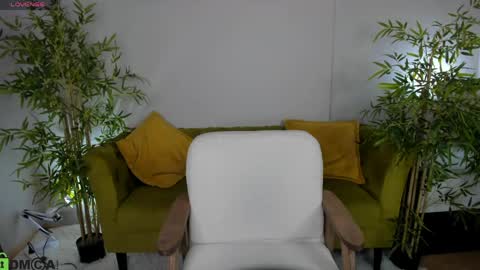 Layla online show from 04/30/26, 09:37