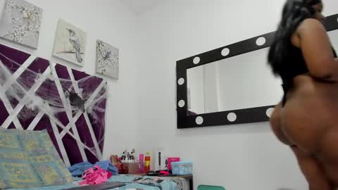 Rihanna Abiodun online show from 10/28/25, 12:25