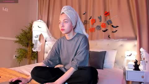 rihanna_walker online show from 10/27/25, 01:20