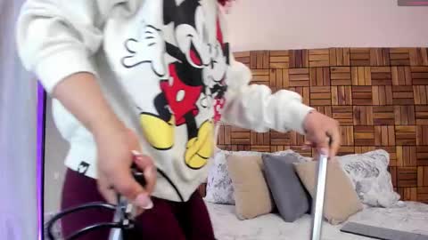 Sara online show from 10/10/25, 10:14