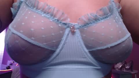 Snapshot of rikaraily chatting on 12/24/24, 06:00 Rika online show from 12/24/24, 06:00