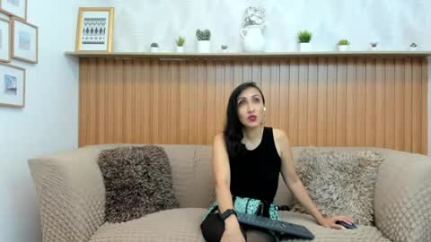 Snapshot of riley_reid_milf chatting on 06/25/26, 01:15 Oriana online show from 06/25/26, 01:15