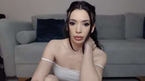 Snapshot of rileyeve chatting on 12/18/25, 04:40 RileyEve online show from 12/18/25, 04:40