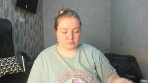 Snapshot of rina16 chatting on 02/17/26, 12:01 rina16 online show from 02/17/26, 12:01